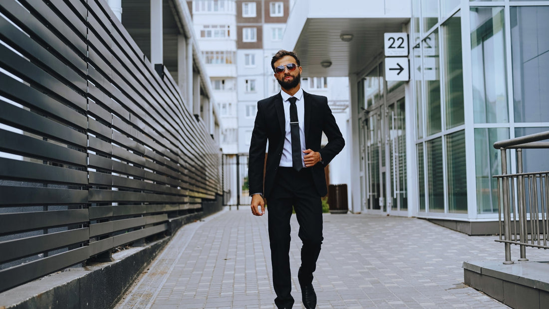 Cómo combinar accesorios con tu traje: claves para destacar con elegancia