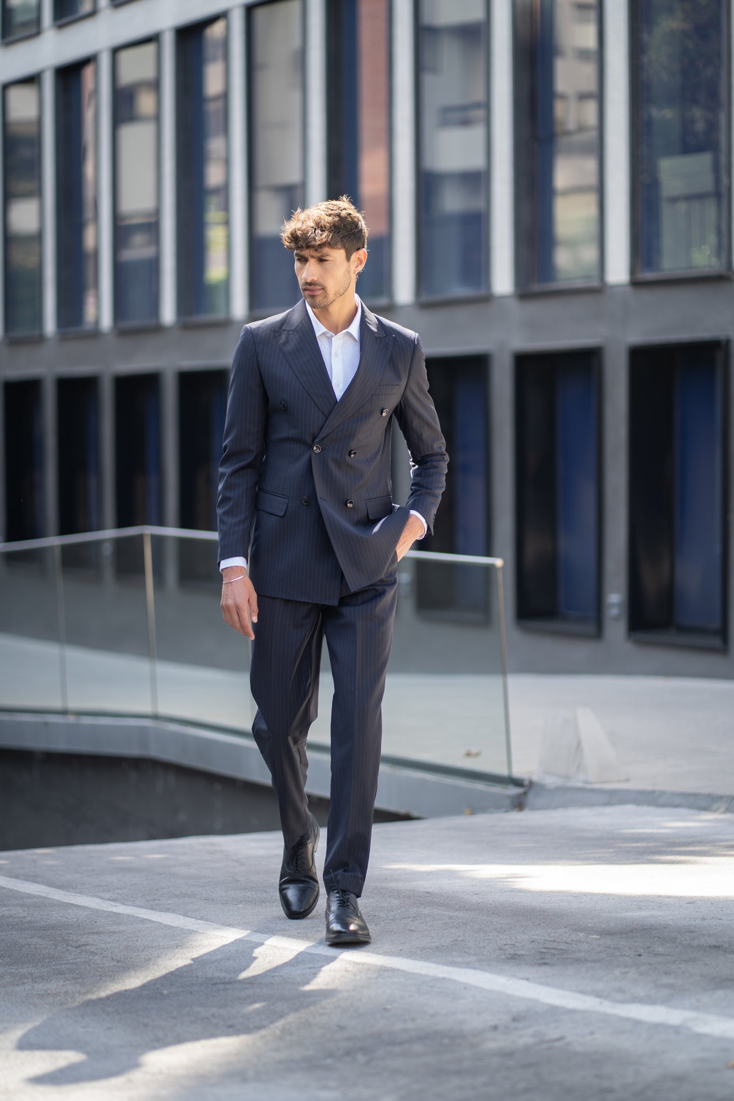 Traje Slim Fit Dos Piezas Azul Marino Rayado Cruzado